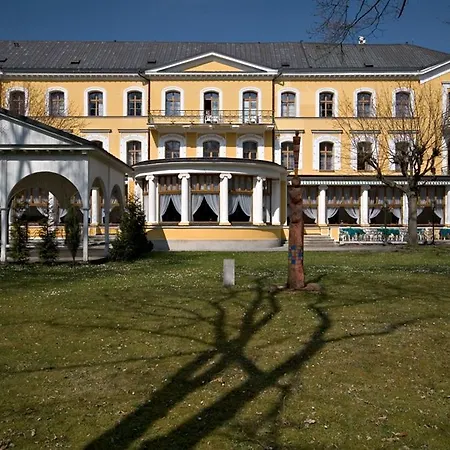 丽城温泉库尔酒店 3* Františkovy Lázně
