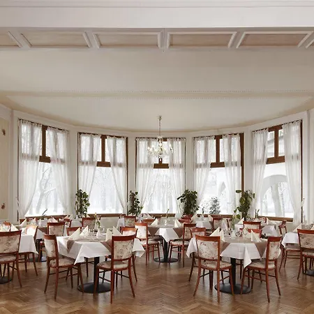 丽城温泉库尔酒店 3* Františkovy Lázně